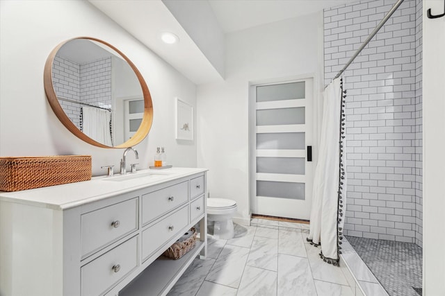 542 Arlington St, Houston, TX 77007 - bathroom featuring toilet, vanity, tiled shower, and recessed lighting