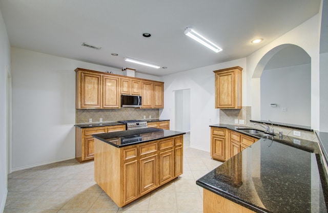 12223 Ayrshire Pl, Houston, TX 77089 - kitchen with appliances with stainless steel finishes, a sink, tasteful backsplash, dark stone counters, and recessed lighting
