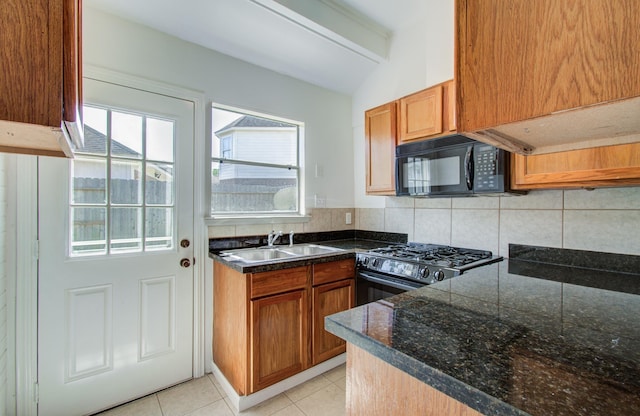 12223 Ayrshire Pl, Houston, TX 77089 - kitchen with black microwave, stainless steel range oven, a sink, decorative backsplash, and light tile patterned floors