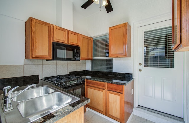 12223 Ayrshire Pl, Houston, TX 77089 - kitchen featuring black appliances, a sink, a ceiling fan, and decorative backsplash