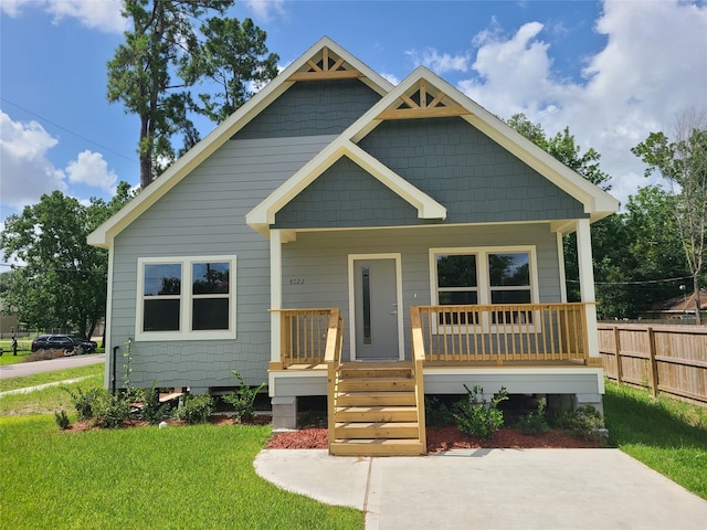 8022 Yoe St, Houston, TX 77078 - bungalow featuring a porch