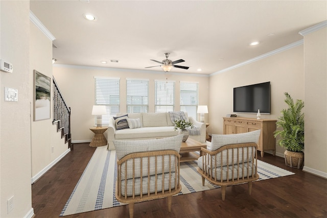 1511 Peyton Oaks Pl, Houston, TX 77043 - living room with ceiling fan, recessed lighting, wood finished floors, baseboards, and crown molding