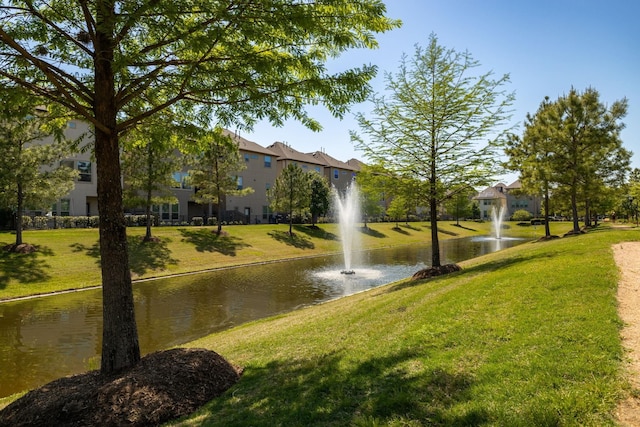 1511 Peyton Oaks Pl, Houston, TX 77043 - surrounding community featuring a water view and a lawn