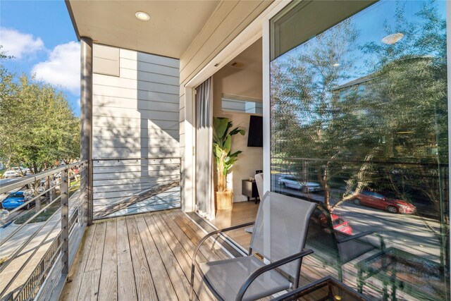 2809 St Emanuel St, Houston, TX 77004 - view of wooden deck