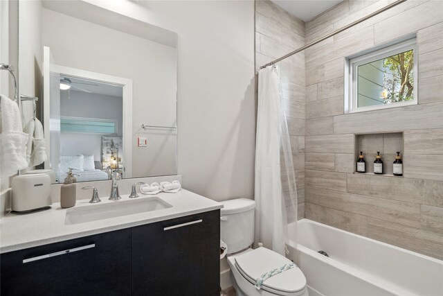 2809 St Emanuel St, Houston, TX 77004 - bathroom featuring toilet, vanity, shower / tub combo, and a ceiling fan