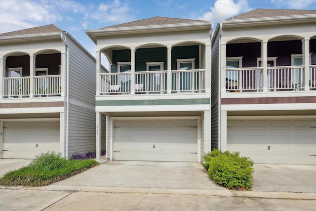 3715 Oakroc Grv, Houston, TX 77018 - back of property featuring an attached garage