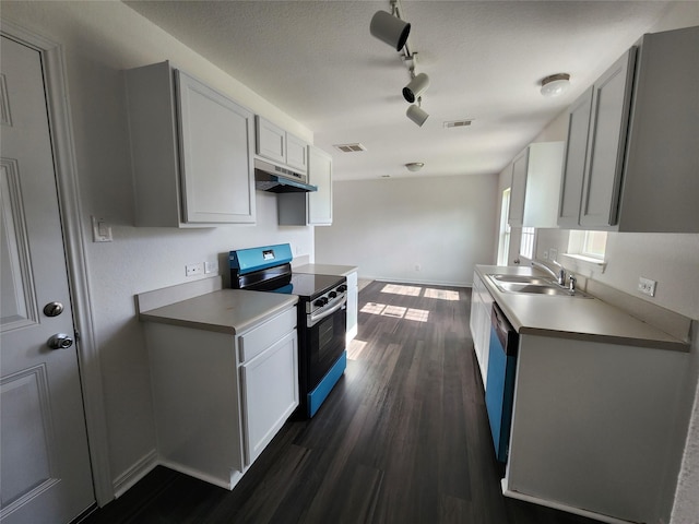 207 Branch Cir, Kendleton, TX 77451 - kitchen featuring stainless steel range with electric stovetop, under cabinet range hood, dishwashing machine, a sink, and dark wood-style flooring