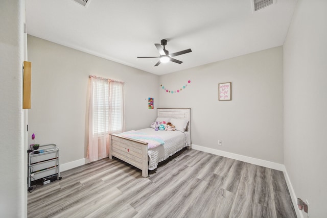 7332 Kurt Dr, Brenham, TX 77833 - bedroom with wood finished floors, baseboards, and a ceiling fan