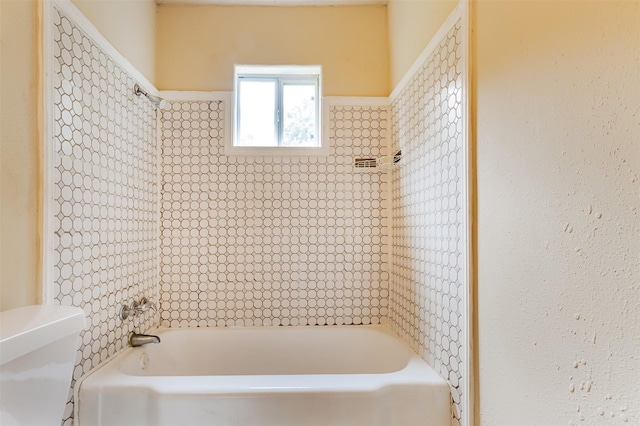 10601 Murr Way, Houston, TX 77048 - full bath with toilet and shower / bathtub combination