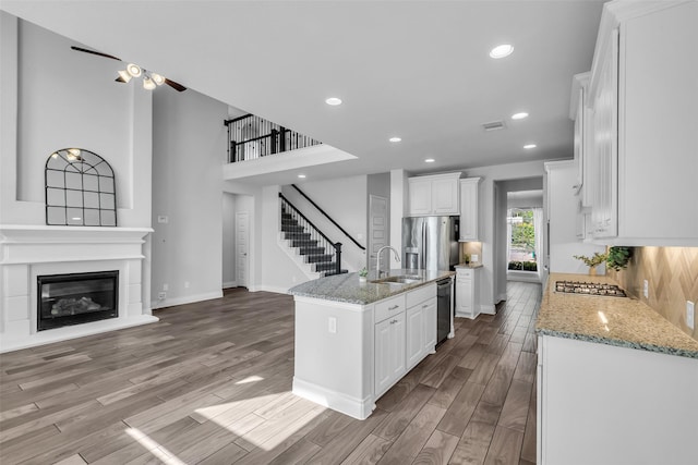 126 Capriccio Ln, Montgomery, TX 77316 - kitchen featuring a sink, appliances with stainless steel finishes, light wood-style floors, recessed lighting, and white cabinets