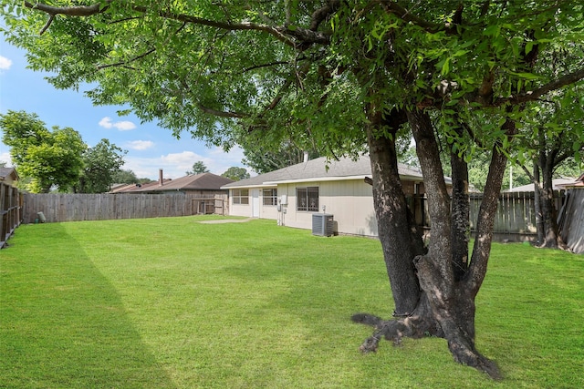 14118 Magnolia Springs Dr, Houston, TX 77066 - view of yard featuring central AC