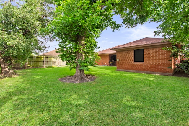 8726 Tilgham St, Houston, TX 77029 - view of yard
