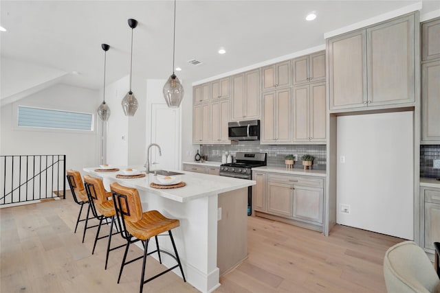 5439 Darling St, Houston, TX 77007 - kitchen featuring stainless steel appliances, light wood-style flooring, a sink, tasteful backsplash, and recessed lighting