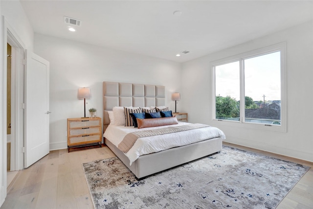 5439 Darling St, Houston, TX 77007 - bedroom featuring light wood finished floors, baseboards, and recessed lighting
