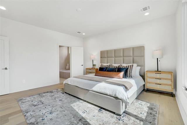 5439 Darling St, Houston, TX 77007 - bedroom featuring light wood-style floors, recessed lighting, and ensuite bath