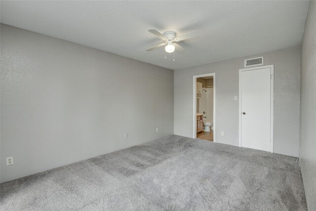 9700 Leawood Blvd Unit 7/16, Houston, TX 77099 - unfurnished bedroom featuring carpet floors, ensuite bathroom, and ceiling fan