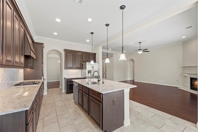 6015 Verde Place Ln, Katy, TX 77493 - kitchen featuring arched walkways, a sink, appliances with stainless steel finishes, ceiling fan, and crown molding