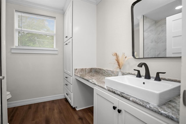 809 E Bowie Ave, Crockett, TX 75835 - bathroom with vanity, wood finished floors, crown molding, baseboards, and toilet