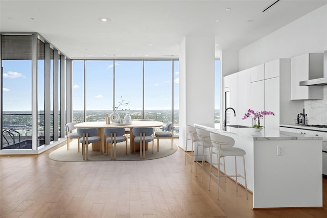 1711 Allen Pkwy Unit 3401, Houston, TX 77019 - dining space featuring light wood-style floors and expansive windows