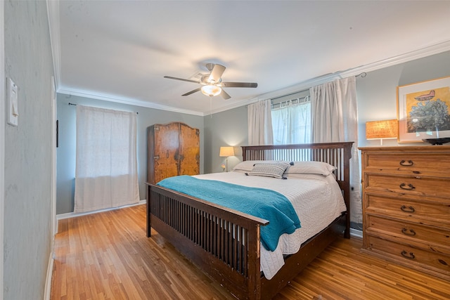 10318 Raritan Dr, Houston, TX 77043 - bedroom with crown molding, light wood-type flooring, ceiling fan, and baseboards