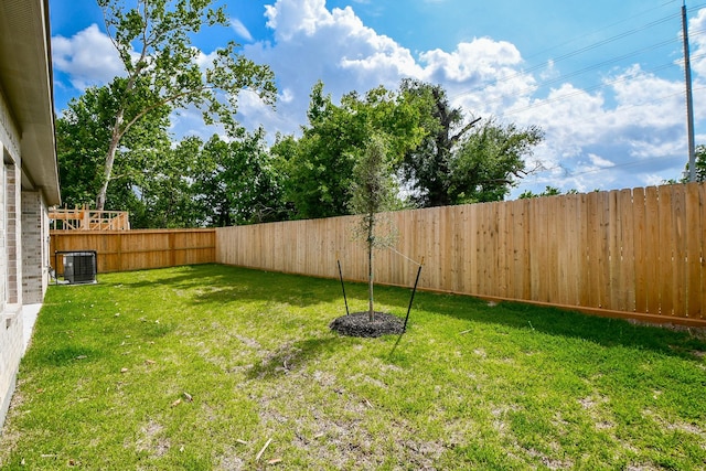 6607 Apollo, Houston, TX 77091 - view of yard featuring cooling unit