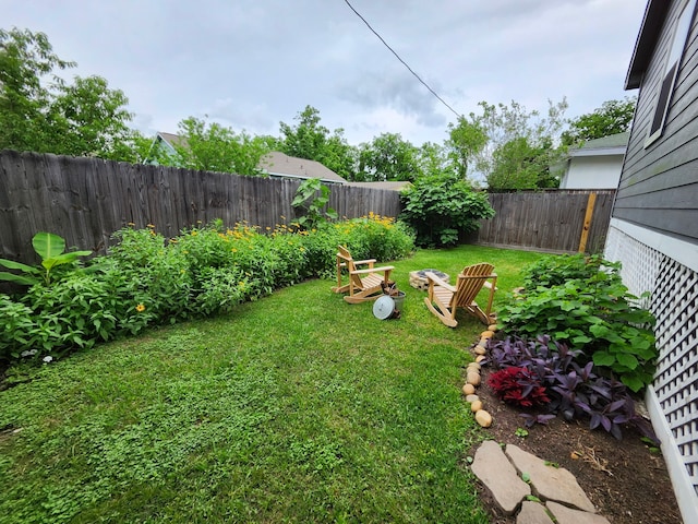 1101 E 38th St, Houston, TX 77022 - view of yard