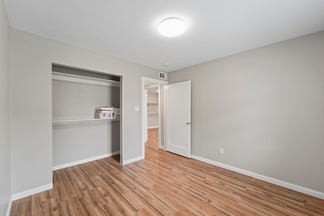 1405 Shadowdale Dr Unit 73, Houston, TX 77043 - unfurnished bedroom with wood finished floors, a closet, and baseboards