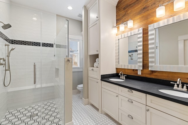 807 Vincent St, Houston, TX 77009 - bathroom featuring a stall shower, toilet, double vanity, baseboards, and recessed lighting