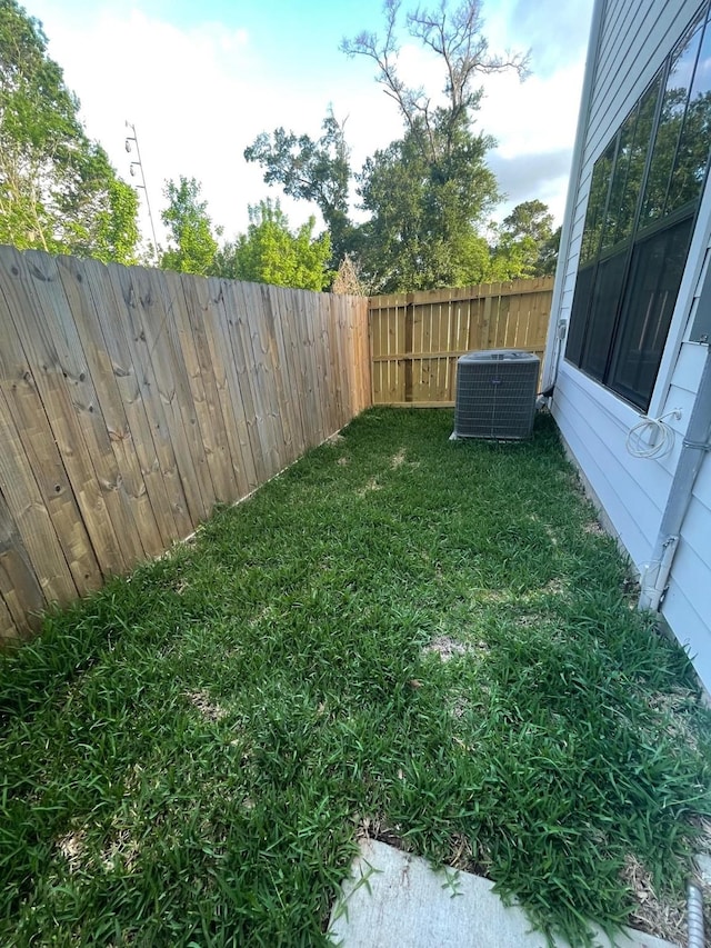 6412 Highland Pine Ln, Houston, TX 77091 - view of yard featuring central AC unit