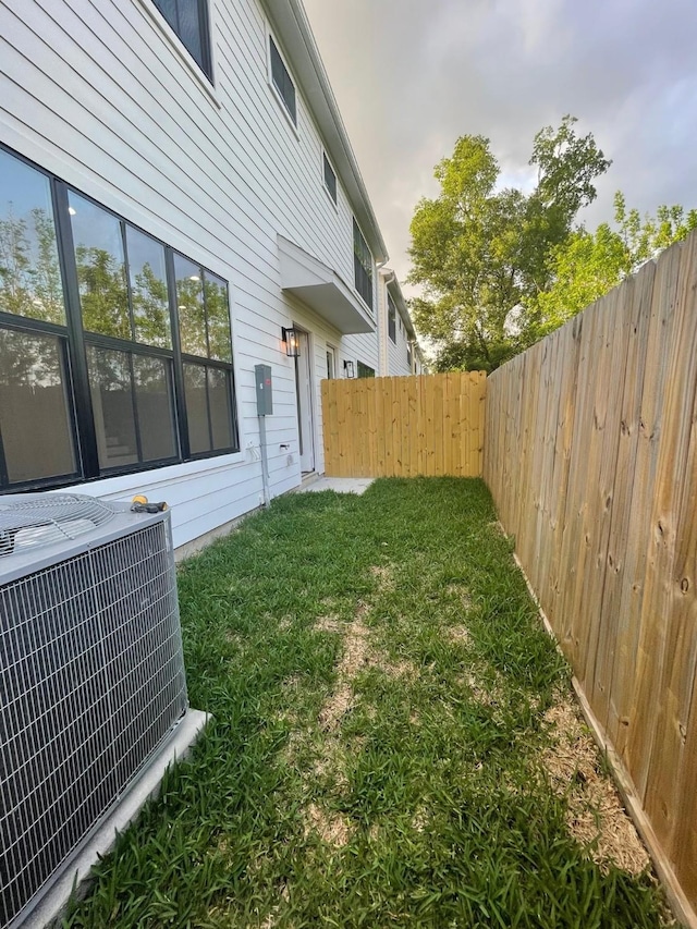 6412 Highland Pine Ln, Houston, TX 77091 - view of yard featuring central AC unit