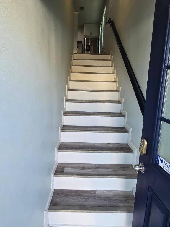 1513 47th St, Galveston, TX 77551 - view of staircase