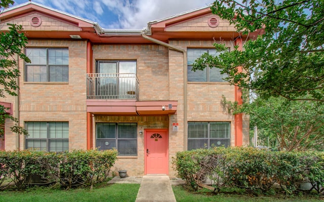 9400 Bellaire Blvd Unit 112, Houston, TX 77036 - view of property with a balcony and brick siding