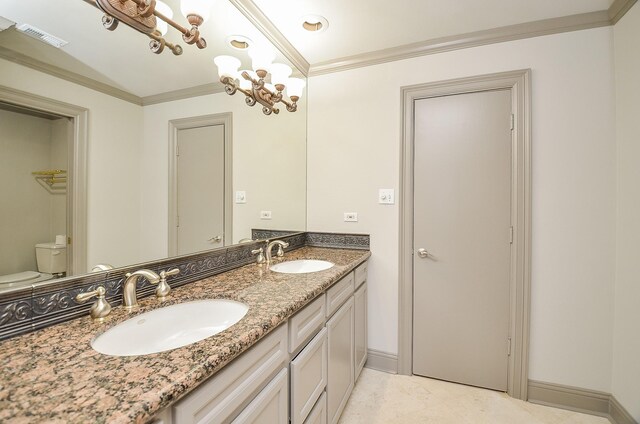6 River Hollow Ln, Houston, TX 77027 - bathroom featuring double vanity, toilet, crown molding, and baseboards
