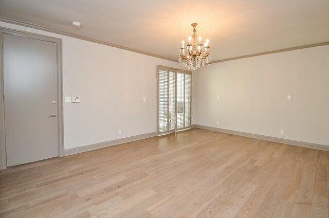 6 River Hollow Ln, Houston, TX 77027 - unfurnished room with a chandelier, light wood finished floors, ornamental molding, baseboards, and a smoke detector