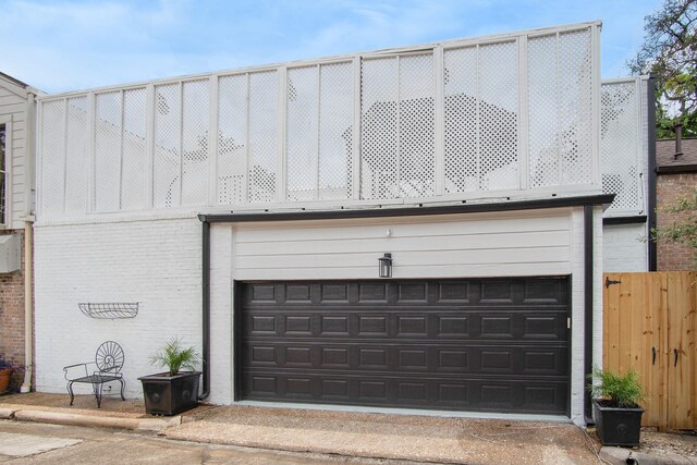 6 River Hollow Ln, Houston, TX 77027 - view of garage