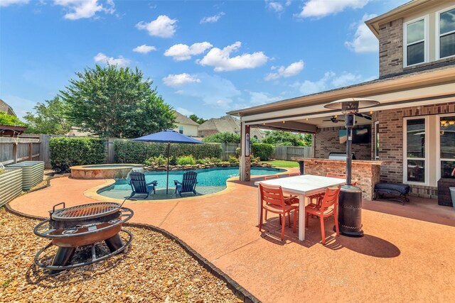 25607 Ryans Creek Ct, Katy, TX 77494 - fenced backyard featuring a patio, ceiling fan, area for grilling, outdoor dining space, and a pool with connected hot tub