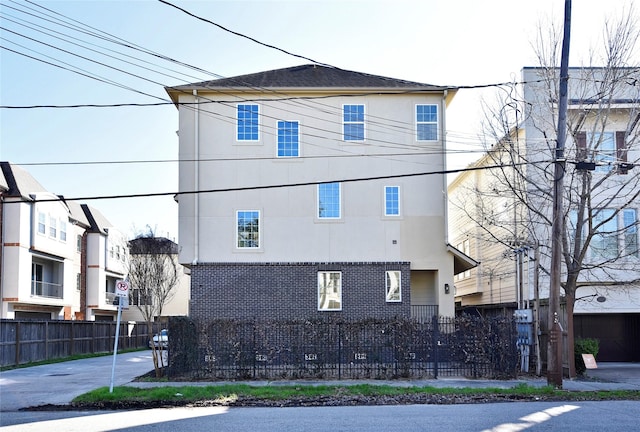 5525 Petty St Unit A, Houston, TX 77007 - view of home's exterior featuring stucco siding
