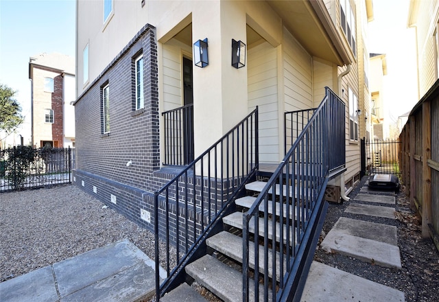 5525 Petty St Unit A, Houston, TX 77007 - property entrance featuring crawl space