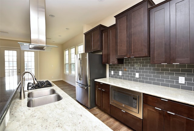 5525 Petty St Unit A, Houston, TX 77007 - kitchen with appliances with stainless steel finishes, light wood-style floors, a sink, tasteful backsplash, and recessed lighting
