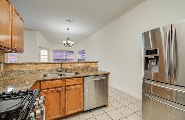 3359 Tenaha Dr, Houston, TX 77014 - kitchen with stainless steel appliances, a sink, tasteful backsplash, a peninsula, and a chandelier