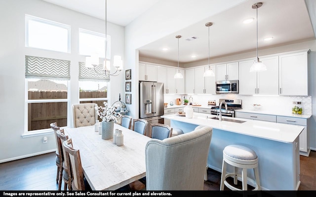 12130 Wooden Mill Ln, Santa Fe, TX 77510 - kitchen with stainless steel appliances, a sink, a breakfast bar area, light countertops, and recessed lighting