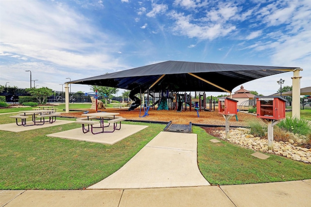 28915 Davenport Dr, Katy, TX 77494 - view of home's community featuring a lawn