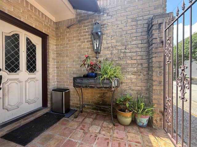 4703 Yoakum Blvd, Houston, TX 77006 - property entrance with brick siding