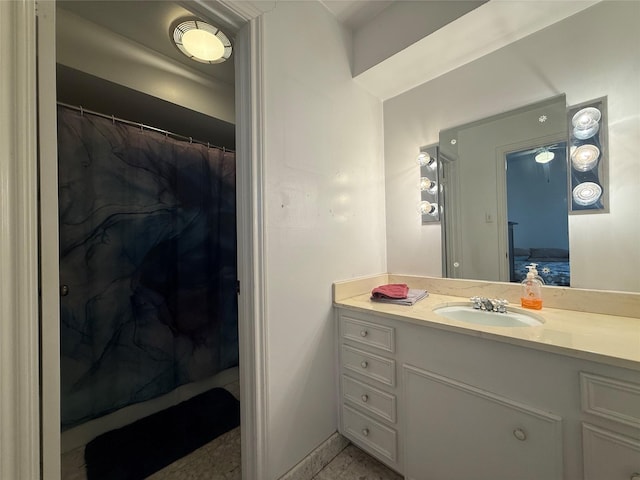 4703 Yoakum Blvd, Houston, TX 77006 - full bath with vanity and a shower with shower curtain