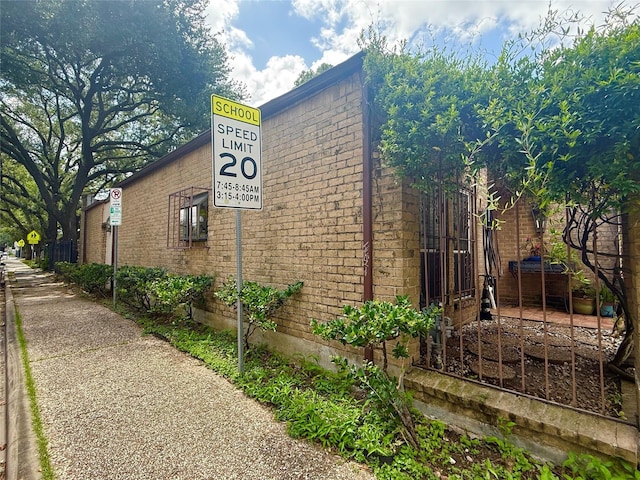 4703 Yoakum Blvd, Houston, TX 77006 - view of side of property with brick siding