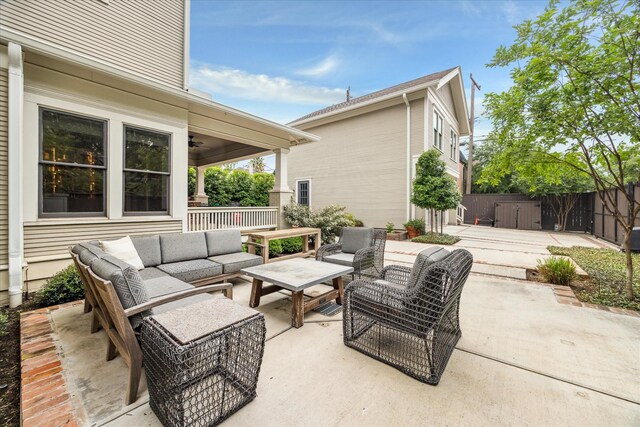 501 Avondale St, Houston, TX 77006 - view of patio featuring an outdoor hangout area