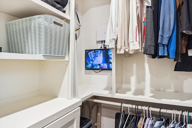 1128 W Temple St, Houston, TX 77009 - view of spacious closet