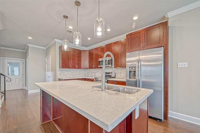 503 E 40th 1/2 St Unit A, Houston, TX 77022 - kitchen featuring stainless steel appliances, baseboards, crown molding, decorative backsplash, and dark wood-type flooring