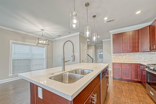 503 E 40th 1/2 St Unit A, Houston, TX 77022 - kitchen featuring a sink, light wood-type flooring, appliances with stainless steel finishes, ornamental molding, and backsplash