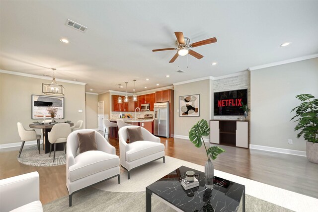 503 E 40th 1/2 St Unit A, Houston, TX 77022 - living room with recessed lighting, wood finished floors, ceiling fan, baseboards, and crown molding